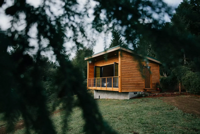 5 Tiny Weekend Getaway Houses on Airbnb for You to Fall Back into Autumn